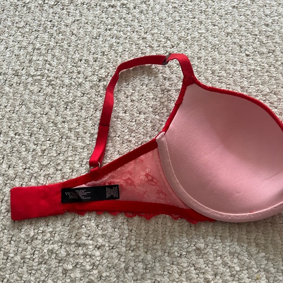 Brand New Victoria’s Secret 32DD Red Push-Up Bra - Picture 4 of 6